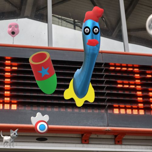 Dame, attendant son train